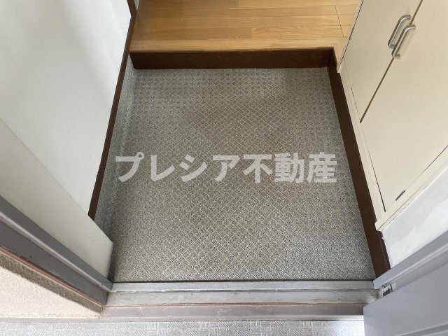 青葉ハイツの玄関