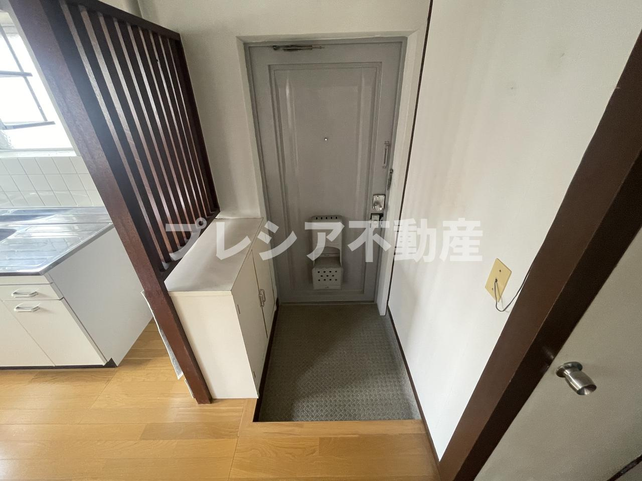 青葉ハイツの玄関