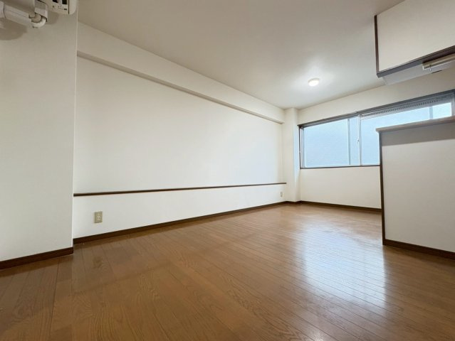 杉本ビルの洋室