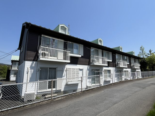 ハイツ恵那山B棟の外観