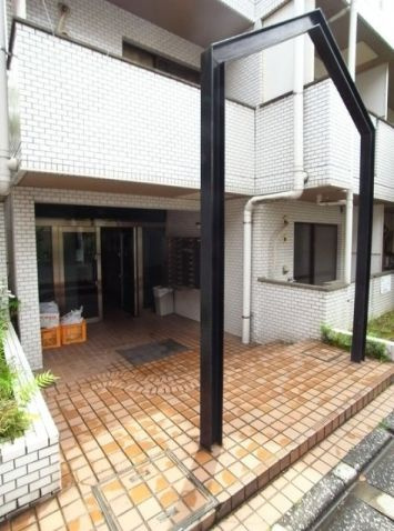 新宿区中落合２丁目の賃貸マンションのエントランス|エントランス