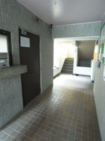 新宿区中落合２丁目の賃貸マンションのエントランス|管理室