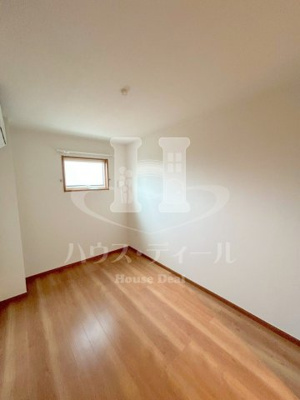 【洋室】 | ジョイフルガーデン金山町 | 個人の部屋や寝室として使える洋室です