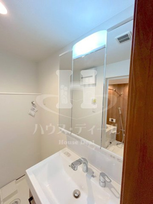 【洗面所】 | ジョイフルガーデン金山町 | 明るい洗面所です