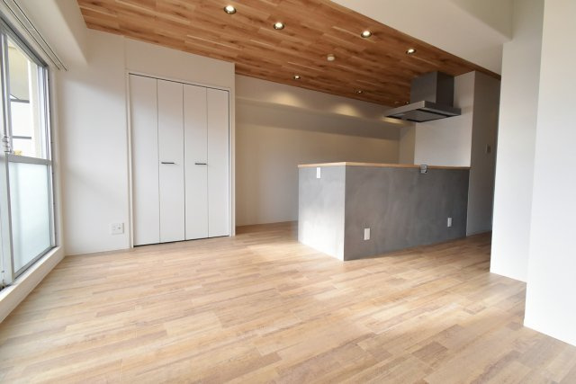 フェルザ西宮の居間・リビング