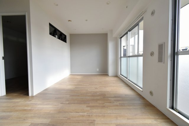 フェルザ西宮の居間・リビング