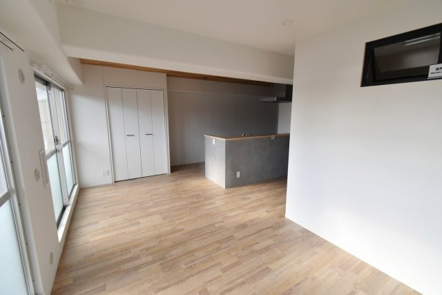 フェルザ西宮の居間・リビング