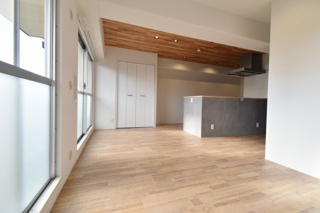 フェルザ西宮の居間・リビング