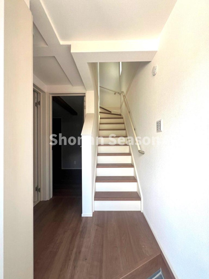 【内装】 | 生活空間が区切られ、メリハリのある暮らしができる３階建てのお住まいをマイホームにいいかがでしょうか。