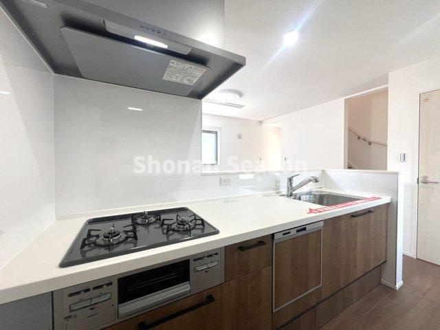 【キッチン】 | 後片付けもラクラクな食器洗浄機付き！忙しいママの毎日をサポートいたします♪