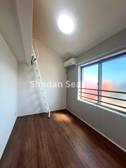 【洋室】 | レジャー用品が多いご家族も、ロフトがあれば片付け上手◎お部屋がスッキリ片付きますね。