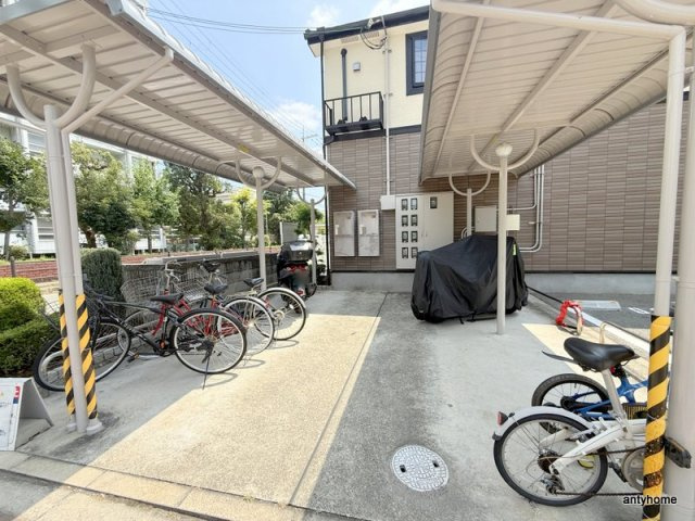 ゾーナ・オヴェスト　仲介手数料無料の駐車場
