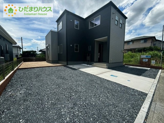 常陸太田市金砂郷第4　新築戸建の駐車場|ゆったりとしたカースペースで、ファミリーカーや軽自動車もラクラク駐車出来ますね♪