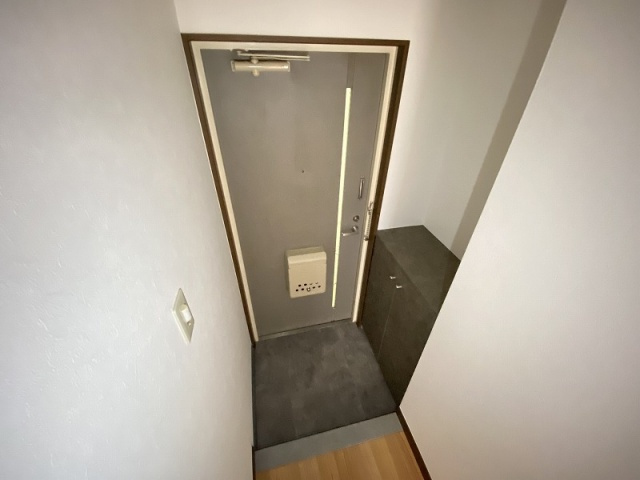 神戸市兵庫区塚本通５丁目の賃貸マンションの玄関