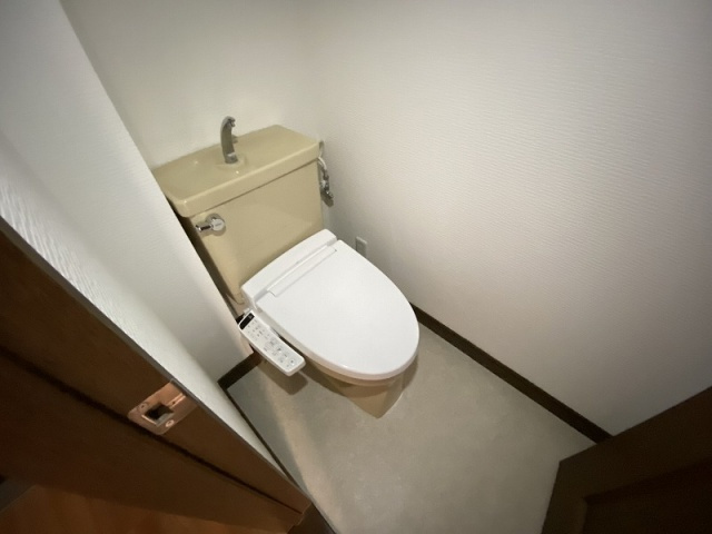 神戸市兵庫区塚本通５丁目の賃貸マンションのトイレ