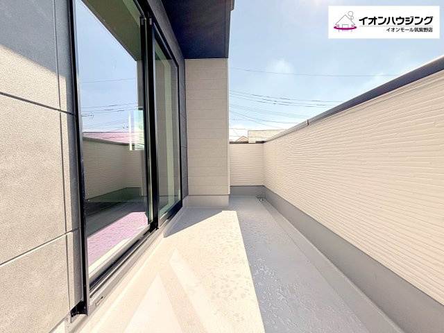 バルコニーは風通しが良く、日中は日当たりも良好です♪