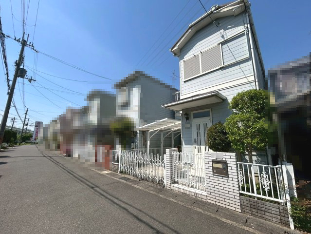 【成約済】向日市上植野町菱田の前面道路含む現地写真|車通りが少なく、落ち着いた住環境です♪ 
整形地の区画の為、建替プランの自由度も高いです！