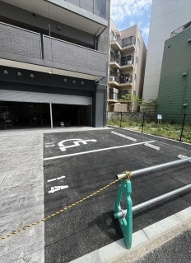 ウィークシスイの駐車場