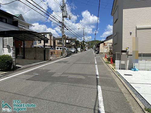 鷹峯南鷹峯町 新築戸建(1号棟)の前面道路含む現地写真
