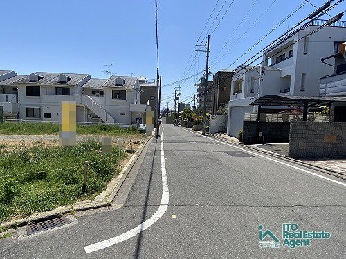 鷹峯南鷹峯町 新築戸建(1号棟)の前面道路含む現地写真