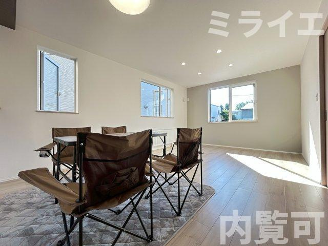 【新築戸建】札幌市中央区北20条西15丁目2棟の居間・リビング