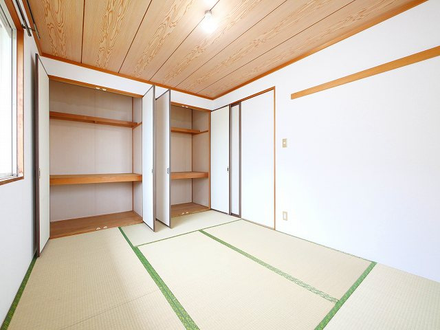 タウンハウス中辻の和室|落ち着いた雰囲気の和室付きです