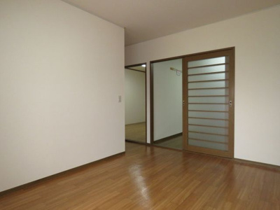 【キッチン】 | リッツハウスA | 洗面所からダイニングキッチン