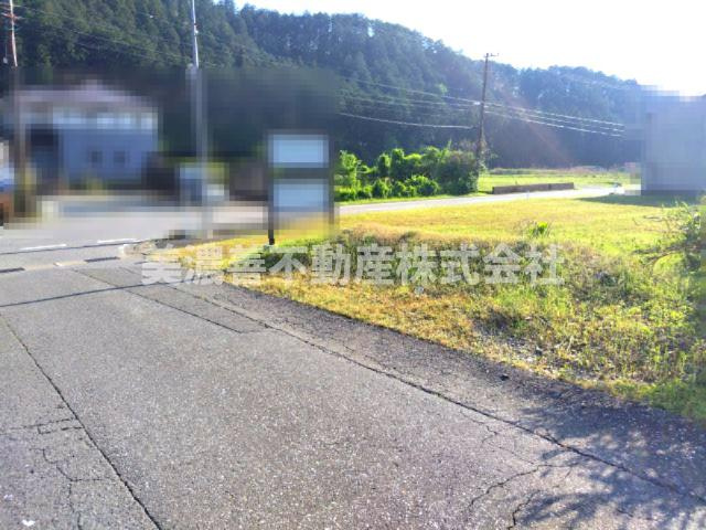 ６５２７５　揖斐郡井揖斐川町名礼土地の前面道路含む現地写真