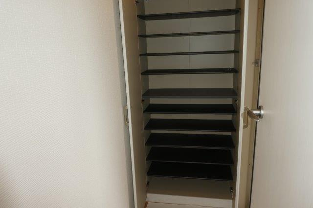 セジュールあいの内装|シューズボックス