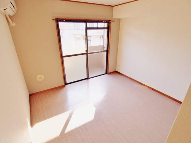 ヴィラ海田の居間・リビング