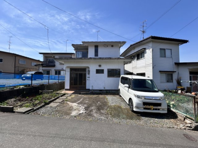 八戸市大字新井田字立石沢の駐車場|【リフォーム前】花壇撤去して駐車場拡張します。