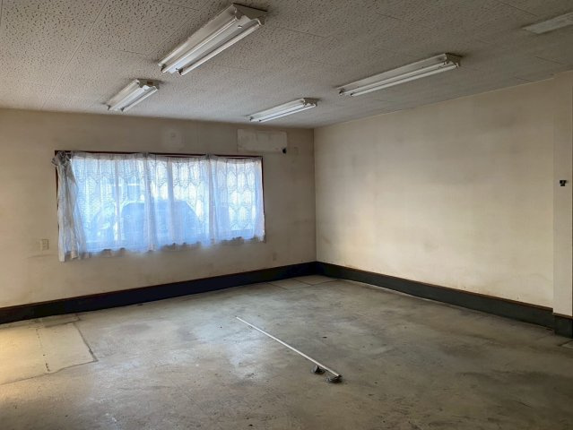 鳥取市寿町倉庫の内装|事務所内装