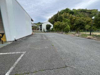 鎌倉市関谷倉庫の駐車場