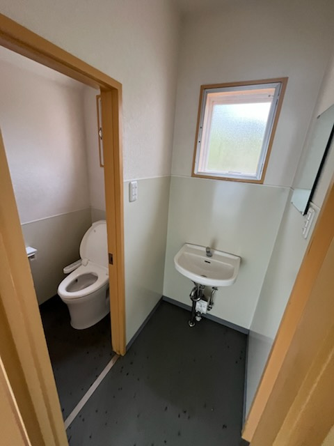 鎌倉市関谷倉庫のトイレ