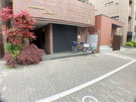 荒川ビルの駐車場