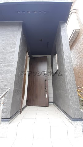 狭山市水野・全2棟　新築一戸建　2号棟　～駐車並列2台可～の玄関
