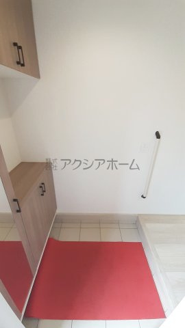 狭山市水野・全2棟　新築一戸建　2号棟　～駐車並列2台可～の玄関