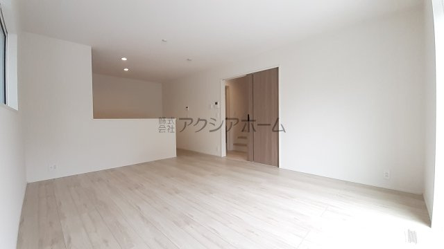 狭山市水野・全2棟　新築一戸建　2号棟　～駐車並列2台可～の居間・リビング|家の中心になるLDKはレイアウトしやすい15帖♪