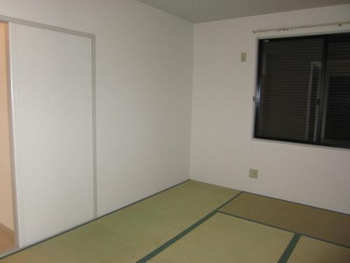 フレグランス南多田の和室|６帖の和室です◎