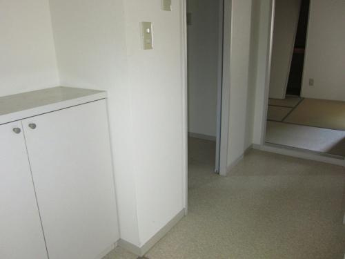 フレグランス南多田の玄関|シューズボックス付きの玄関です〇