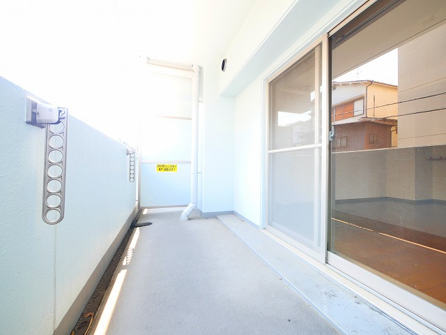 シティーコート富雄のバルコニー|暖かな日差しのふりそそぐバルコニー