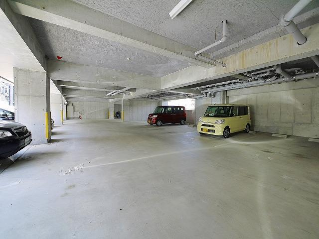 シティーコート富雄の駐車場|車をお持ちの方に嬉しい駐車場付きの物件です