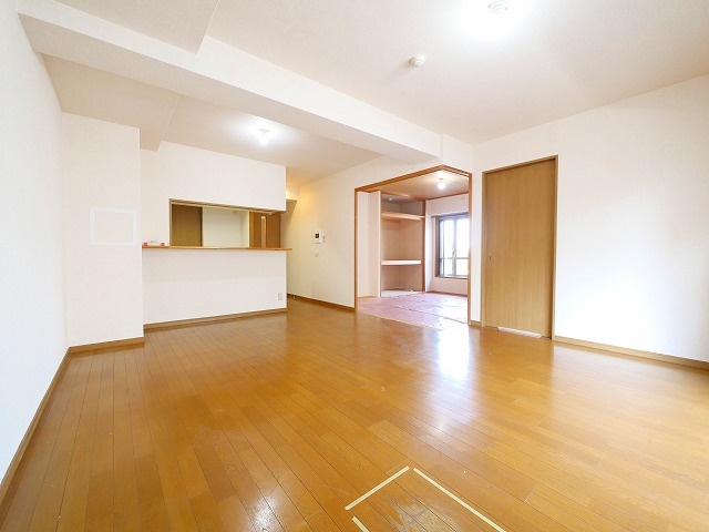 シティーコート富雄の居間・リビング|こちらのリビングで趣味の時間をお楽しみください