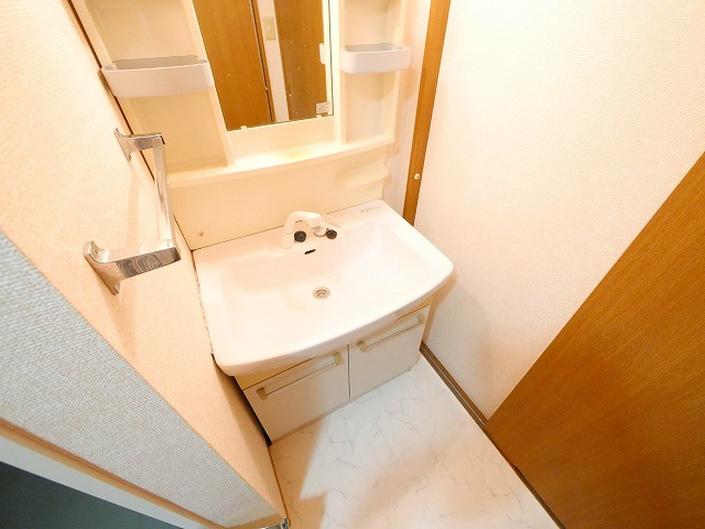 シティーコート富雄の独立洗面台|独立洗面化粧台が付いています