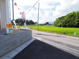 【前面道路含む現地写真】