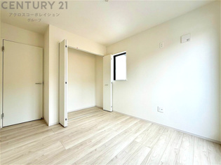 創造性や成長を促す遊びの空間を提供。学習や趣味に集中できる環境を整えます。個別のプライベートスペースは自己表現と自立心を育み、心地よい睡眠環境を整えリラックスできる場所を提供。