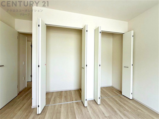 衣類やアクセサリー、小物類の収納が便利で整理整頓がしやすく、部屋の美観を保ちつつ、スペースを最大限に活用できます。衣服のしわやダメージを防ぎ、長持ちさせることができます。