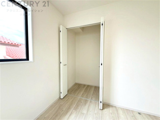 衣類やアクセサリー、小物類の収納が便利で整理整頓がしやすく、部屋の美観を保ちつつ、スペースを最大限に活用できます。衣服のしわやダメージを防ぎ、長持ちさせることができます。