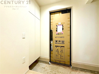 大きな玄関収納付きの玄関です　家族皆様の履物をしっかり収納できます