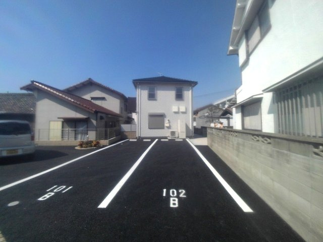 アバンティの駐車場